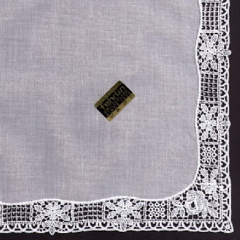 Handkerchiefs with guipure lace (sq. 26x26cm) / 20-1142