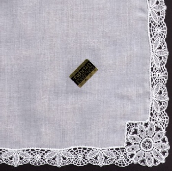 Handkerchiefs with guipure lace (sq. 27x27cm) / 20-1144